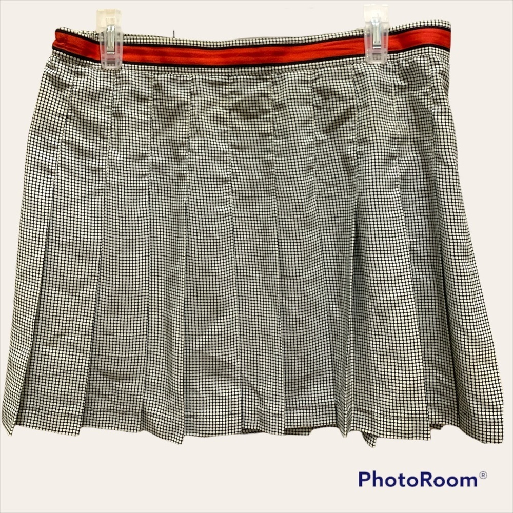 Tail Chic Mini Skirt with Red Accent size 16